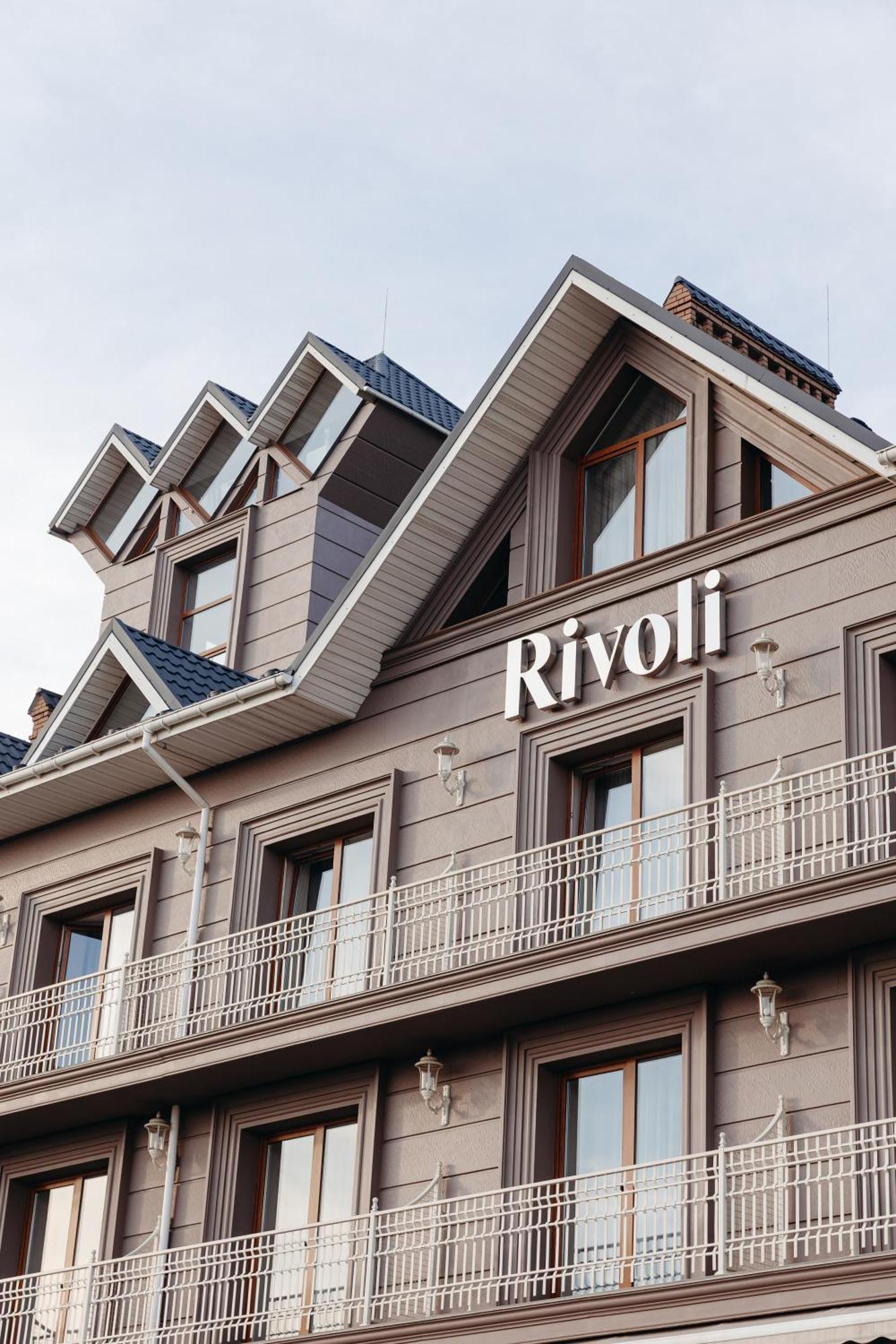 Rivoli Hotel Tjernivtsi Exteriör bild